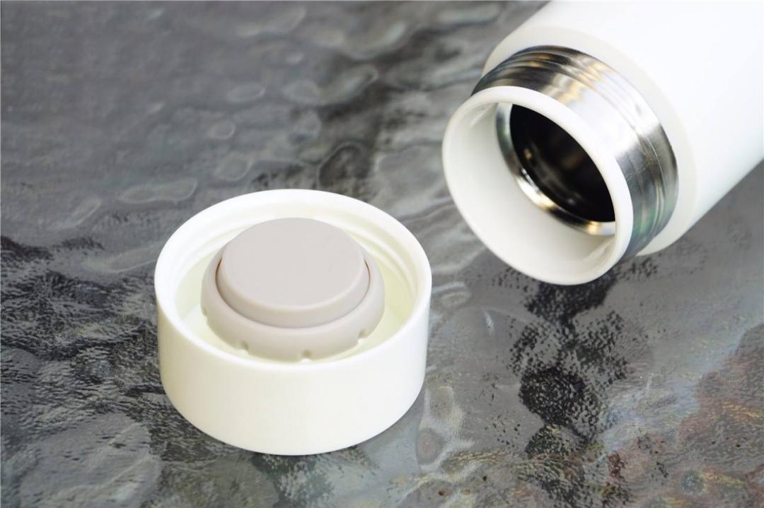 保温杯里泡药有危害吗,保温杯里泡什么最养生