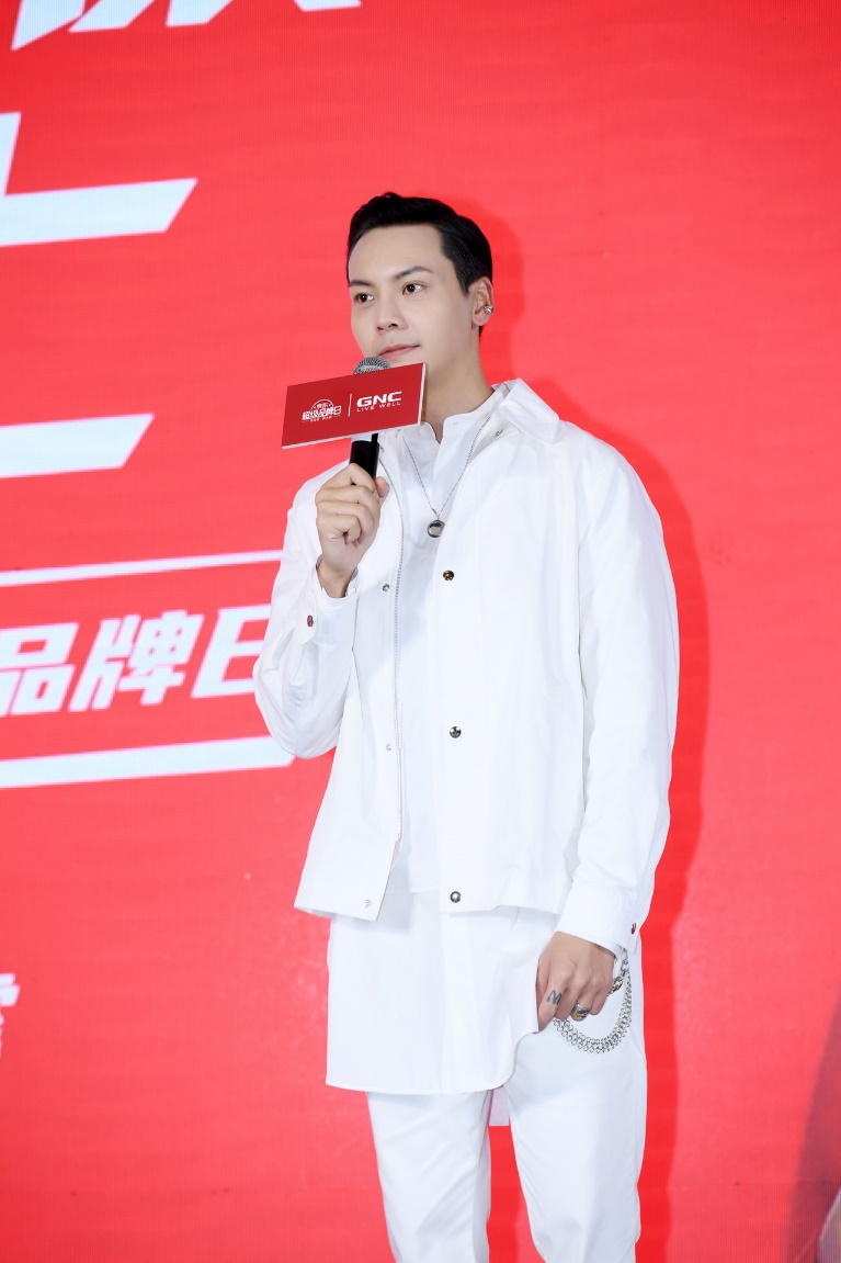 跟着陈伟霆学秋冬养生*法大**，京东GNC这场直播带货很可