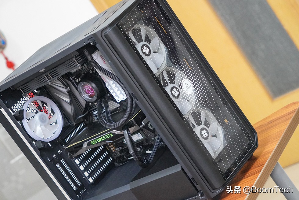 不对称设计点缀安钛克NX1000机箱体验