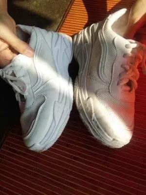 白鞋泛黄清洗神器,白鞋变黑清理的神器