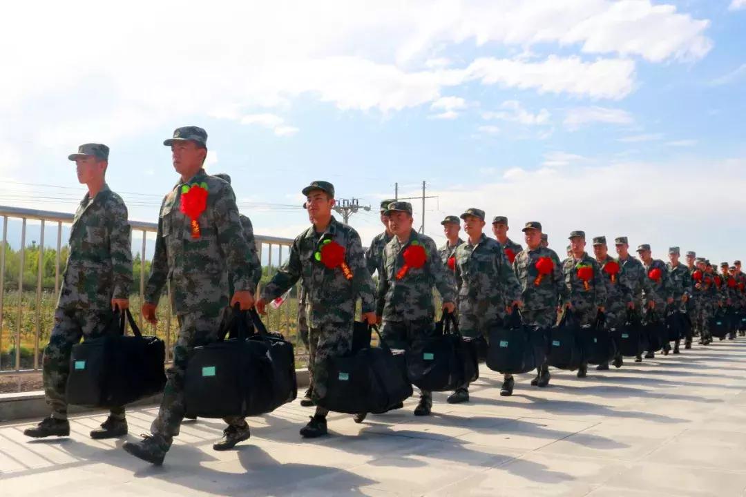 新兵来了吗,戈壁新兵第一次拉练