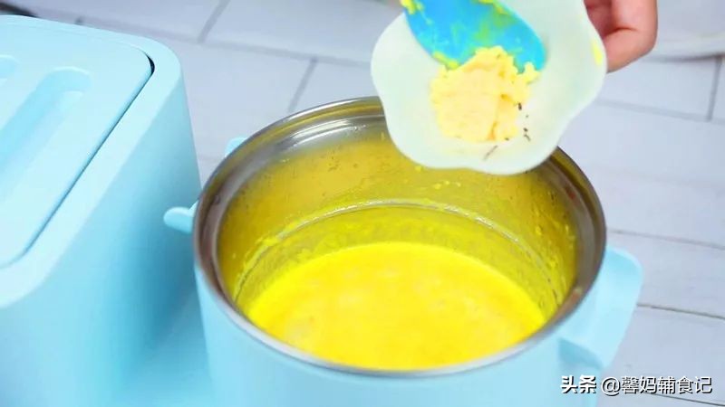 造型可爱的粒粒面,搭配亮丽的汤汁和芝士,不怕宝宝没胃口