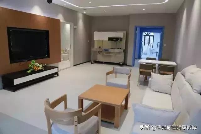 让我们走近白衣天使,走近白衣天使听听他们的心声