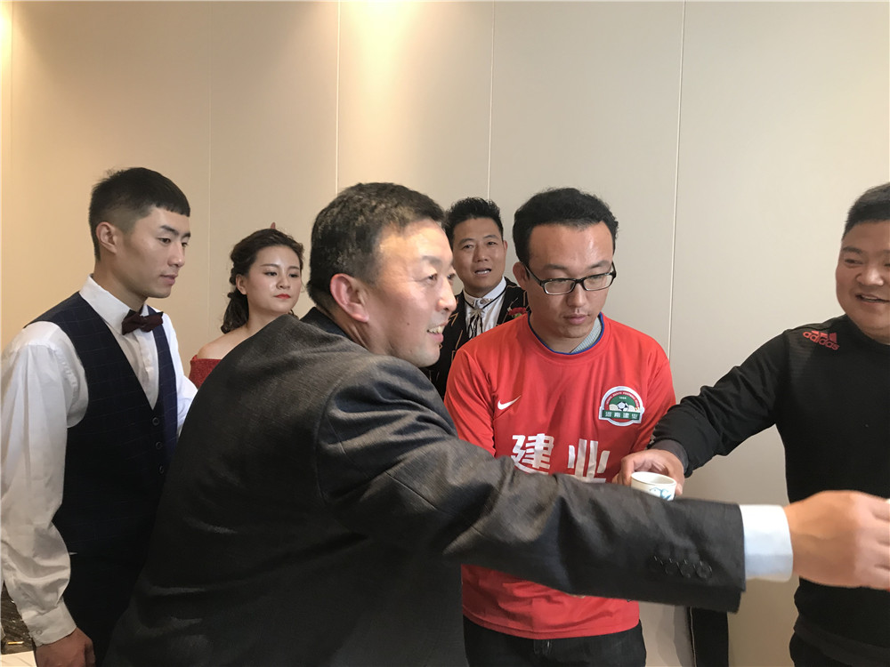 吴龑河南建业照片,建业球迷现场求婚