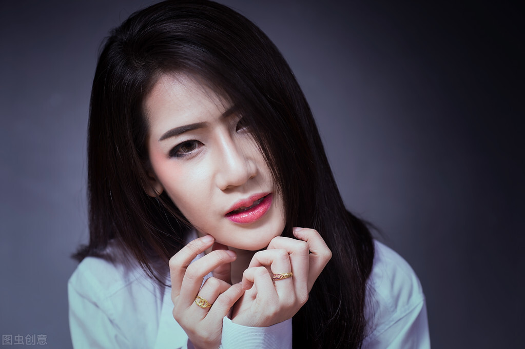 嘴唇怎么画口红才好看,嘴唇怎样才会变得好看男