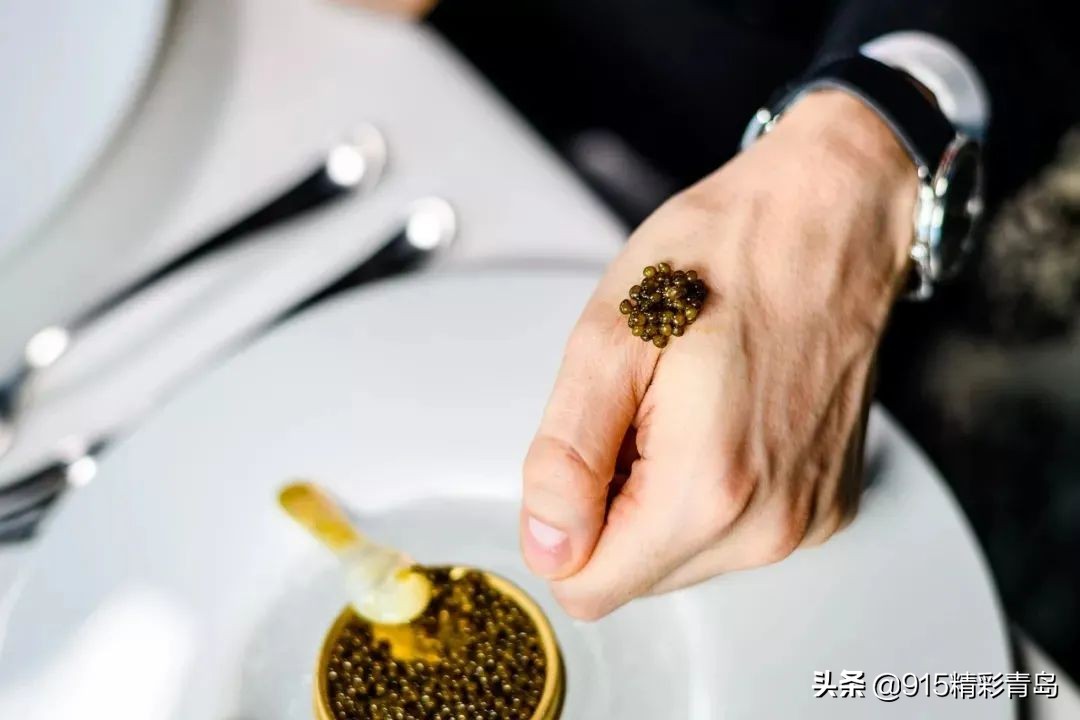 品尝鱼子酱为什么用手背,鱼子酱可以放手背上吃吗