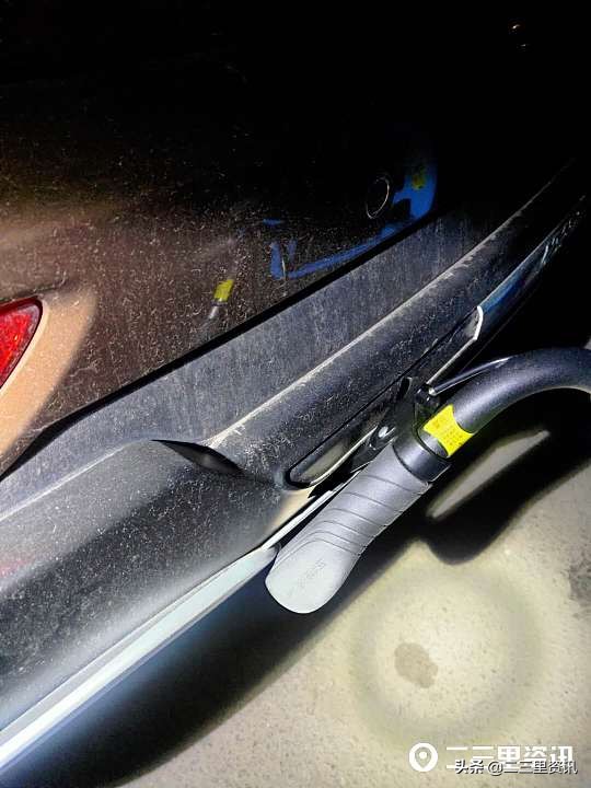 私家车停在路边被货车刮了怎么办,车停在公共车位被刮了怎么办