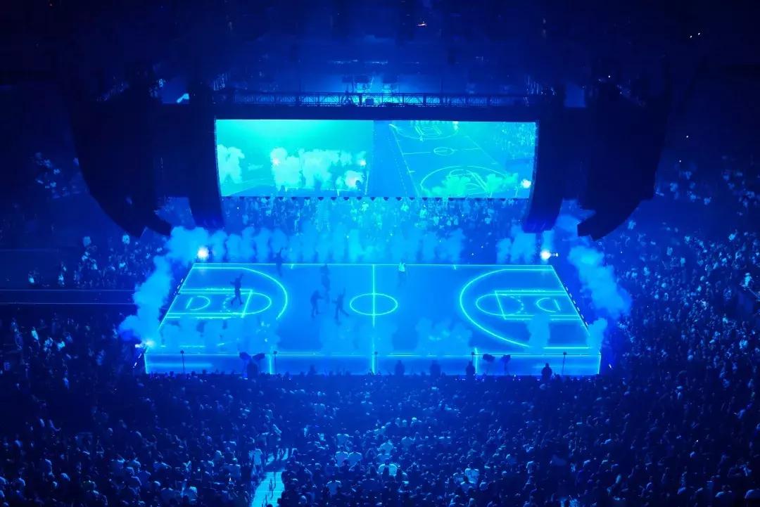 新媒体时代的沉浸式舞台设计,极简主义舞台设计