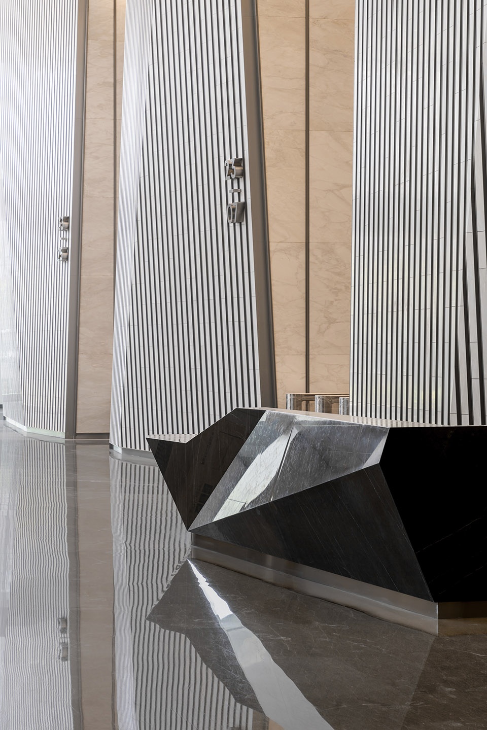 350米高的恒隆广场，昆明第一高楼，提供崭新都市生活体验