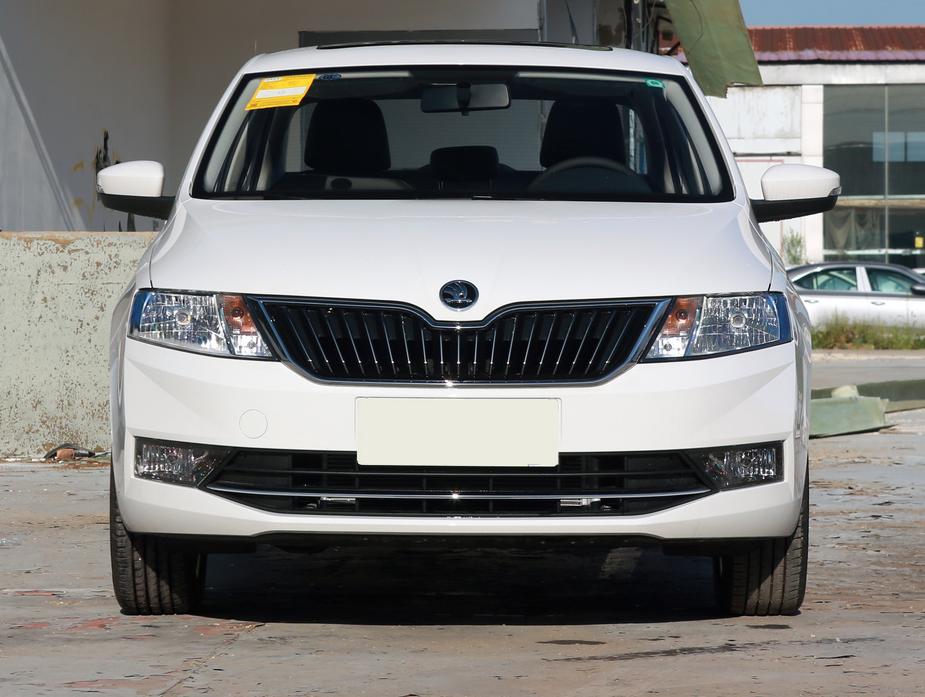 这合资底盘扎实,德系品质、桑塔纳*亲近**,油耗4毛,已跌至5.64万