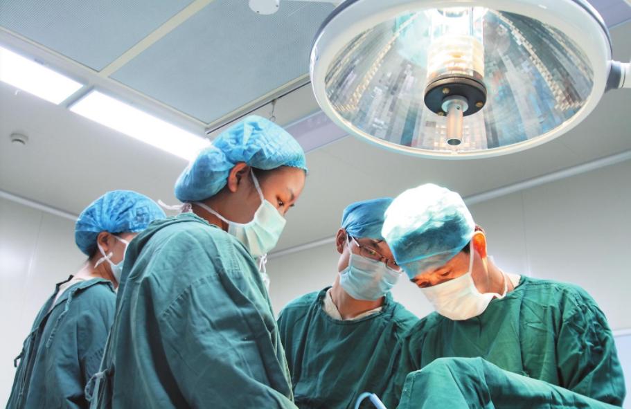 25岁女子怀孕8个月被查出肿瘤,23岁女孩被确诊宫颈癌完整版