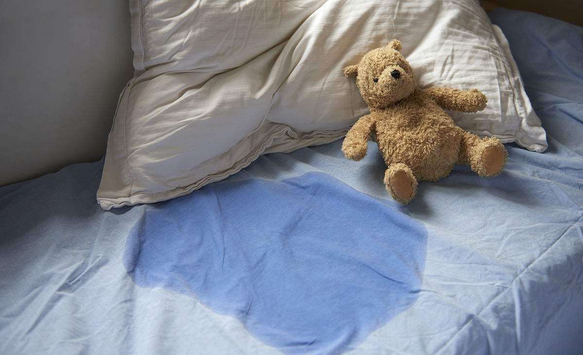 孩子尿床床单怎么快速处理,小孩子尿床后要怎么处理床垫