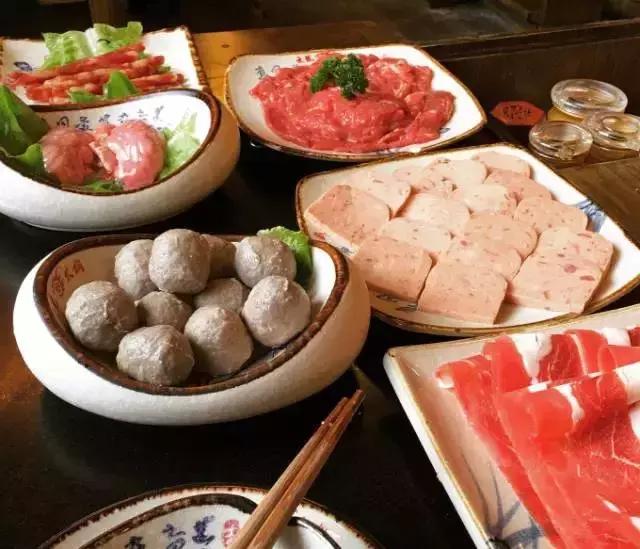 降温吃火锅是对冬天最起码的尊重,吃火锅是对冷天起码的尊重