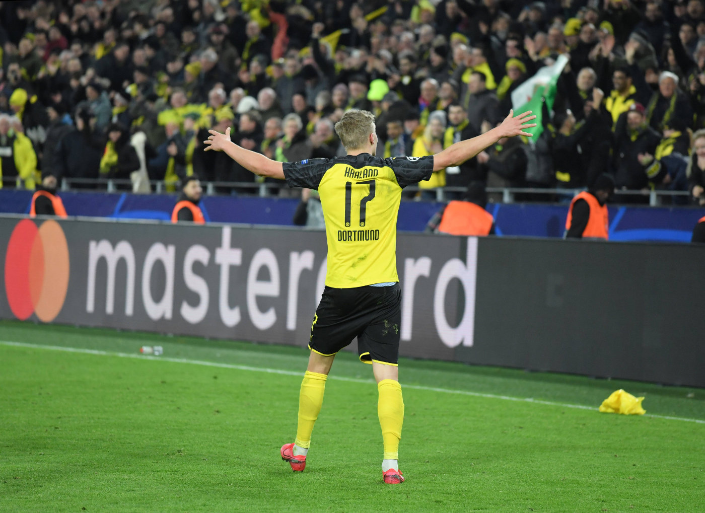 哈兰德是超雄基因吗,哈兰德来自挪威的天才