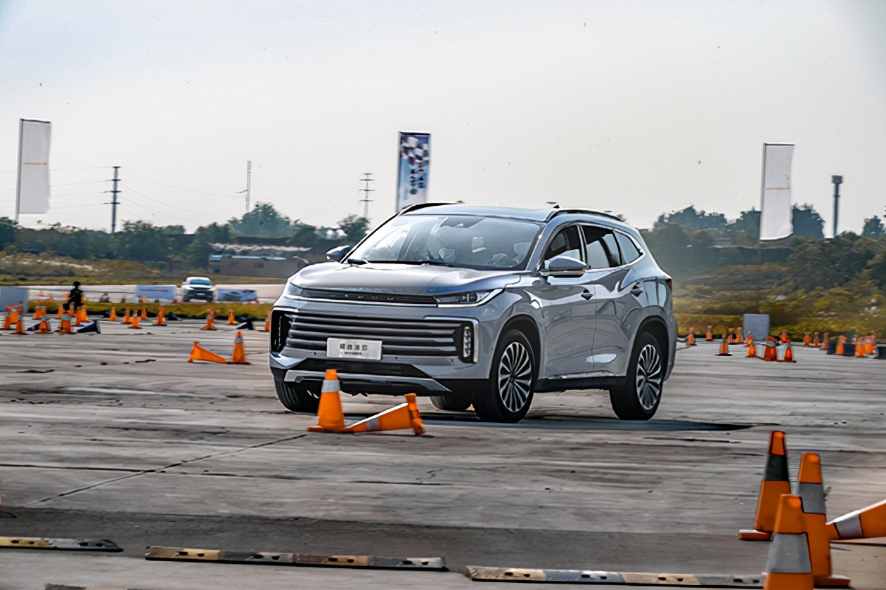 试驾星途凌云400T用自主品牌SUV跑“0-4”是种怎样的体验？