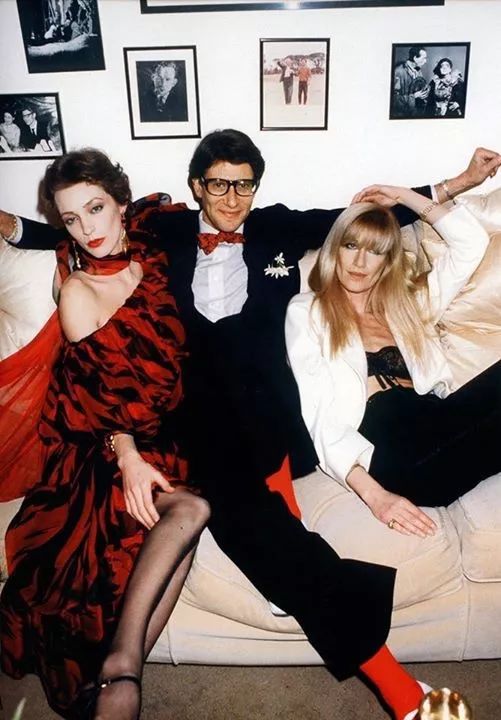 那个卖口红的YSL,教会女孩不色情的穿黑*袜丝**