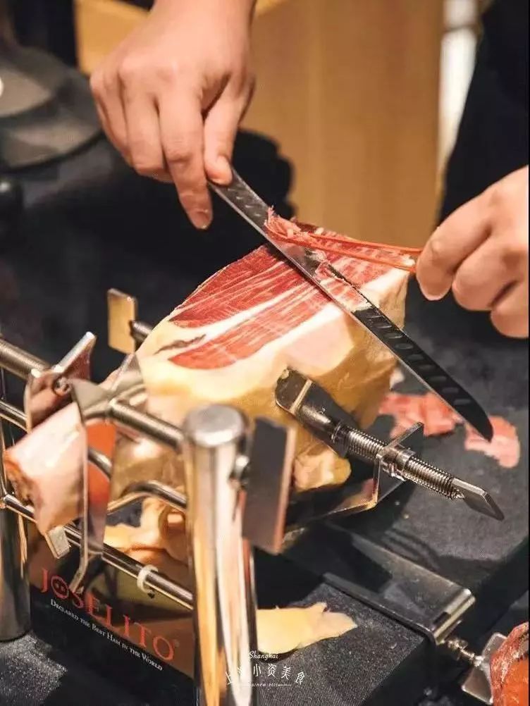 过年去超市囤货,过年没来得及买年货