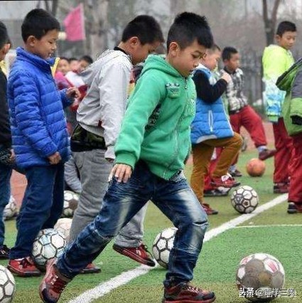 致敬马拉多纳英超,致敬马拉多纳颠球