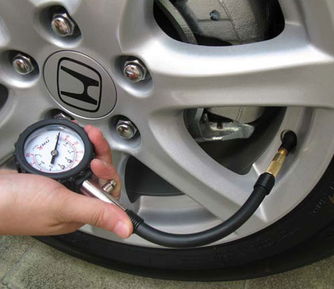 雨雪天开车必备,雨雪天气车辆开车注意事项