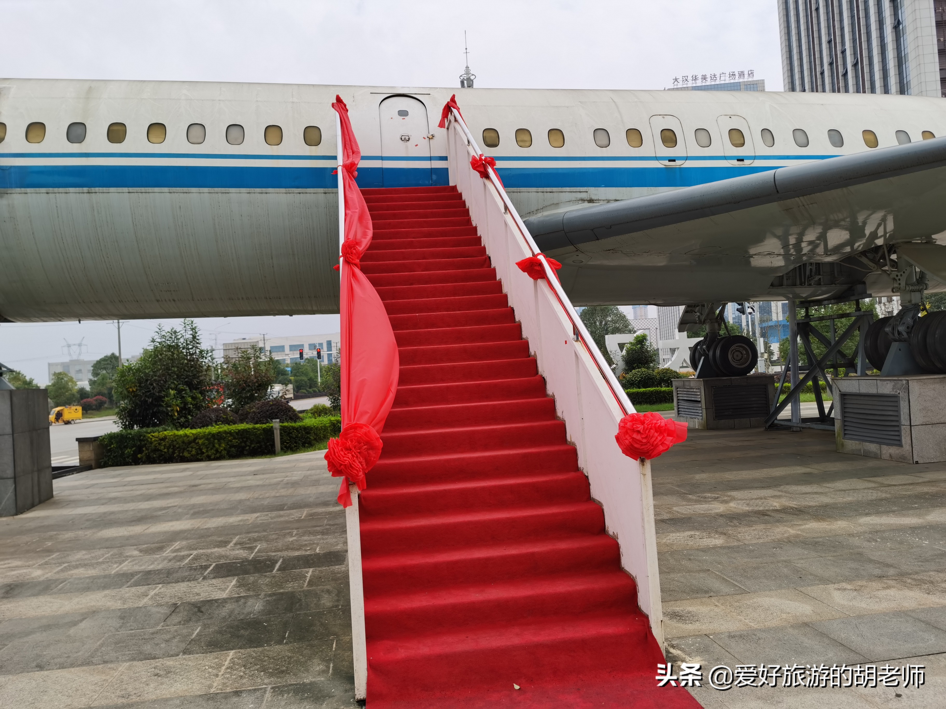 长沙这里摆了个飞机模型，比一些真飞机还大，如今成为当地地标