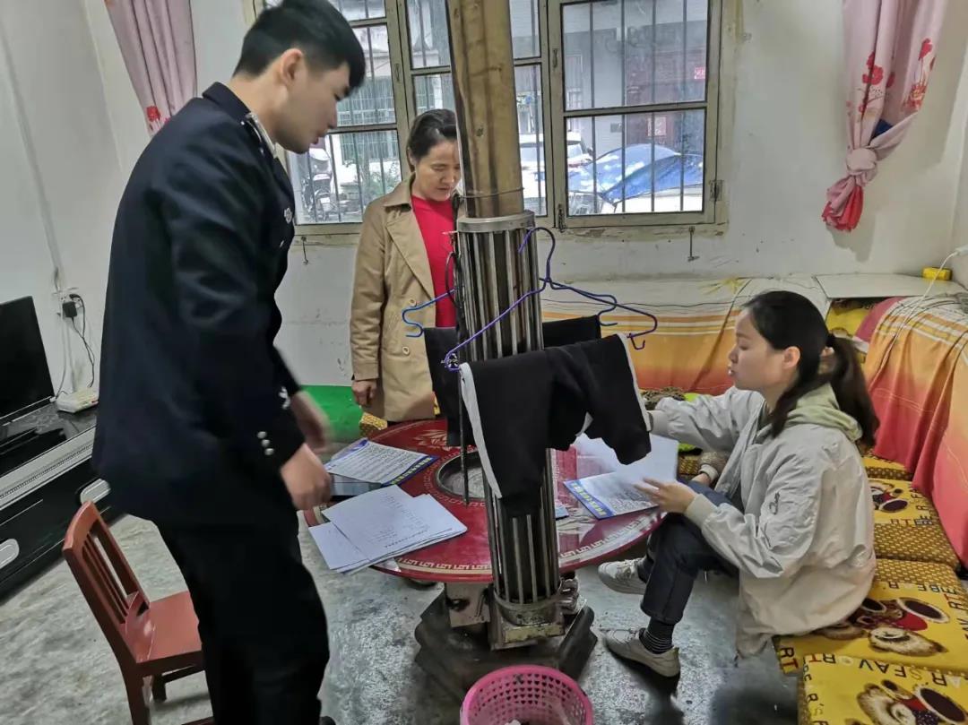 遮山镇派出所开展防诈骗宣传活动,固镇防诈骗宣传