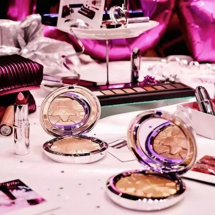 burberry圣诞限定彩盘,如果只买一个护肤品买什么