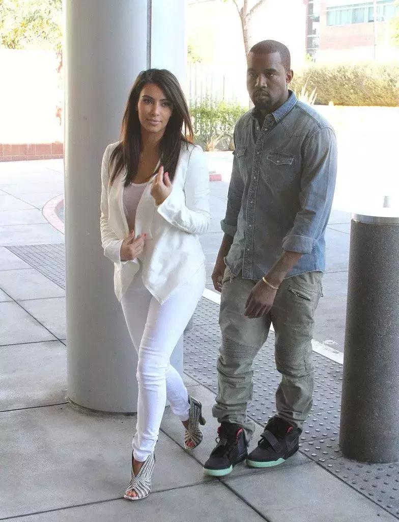 回顾椰子历史，细数NikeAirYezzy走过的配色。