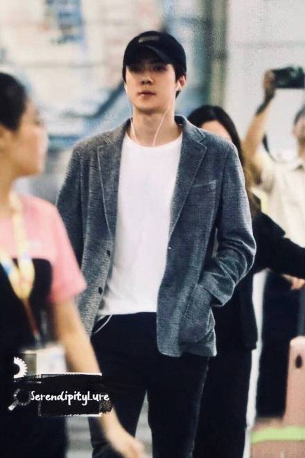 吴世勋台湾机场,吴世勋素颜被拍