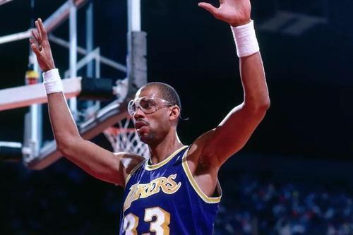 美媒评价nba历史十大中锋,美媒评nba现役各队首发大前锋排名