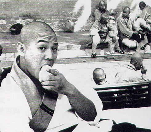 1982版少林寺李连杰录像,李连杰拍少林寺赚了多少钱