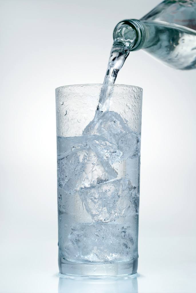 玻璃水用完可以加自来水吗,玻璃水没有用完可以继续加吗