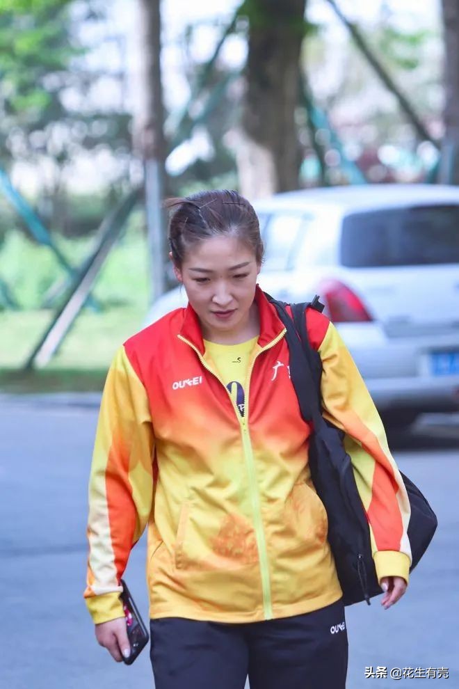 刘诗雯惨败日本无缘8强,17年刘诗雯朱雨玲争议球