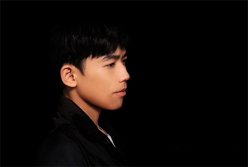 苏醒砸电视图片,苏醒砸电视是真是假