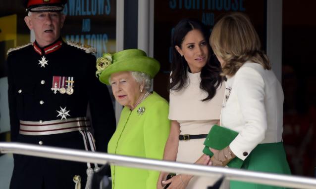 梅根回归王室后首次见女王,梅根出席王室活动不自信