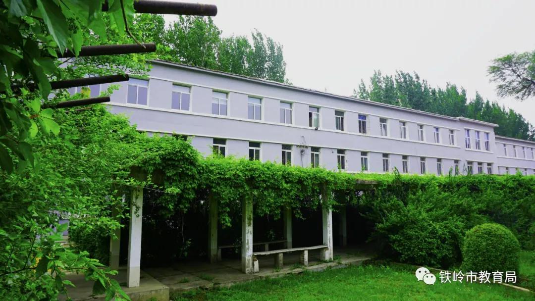 诚实守信立德立行,诚实守信励志人生