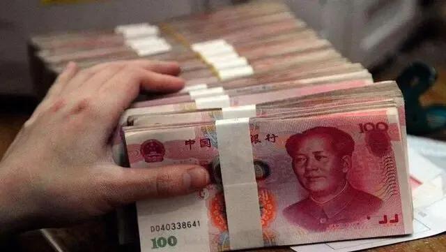 信贷员说能办贷款就能办吗,银行贷款十万还能再贷出30万吗