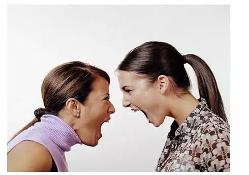 嘴唇干裂爆皮治哪个脏腑虚,嘴唇干裂是哪个内脏有问题