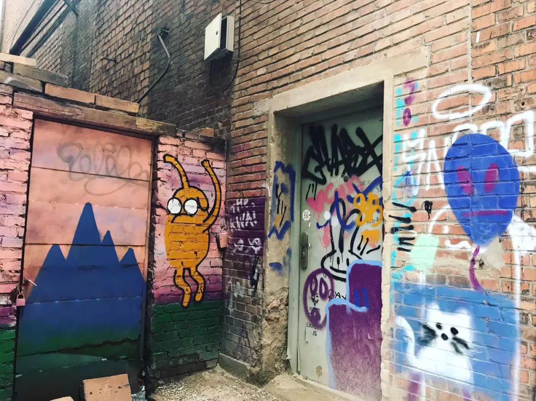 只有一张单人床的屋子,单人房两个单人床