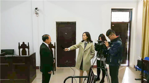 法院党建引领激发干警担当作为,政治引领立足岗位书写报国之志