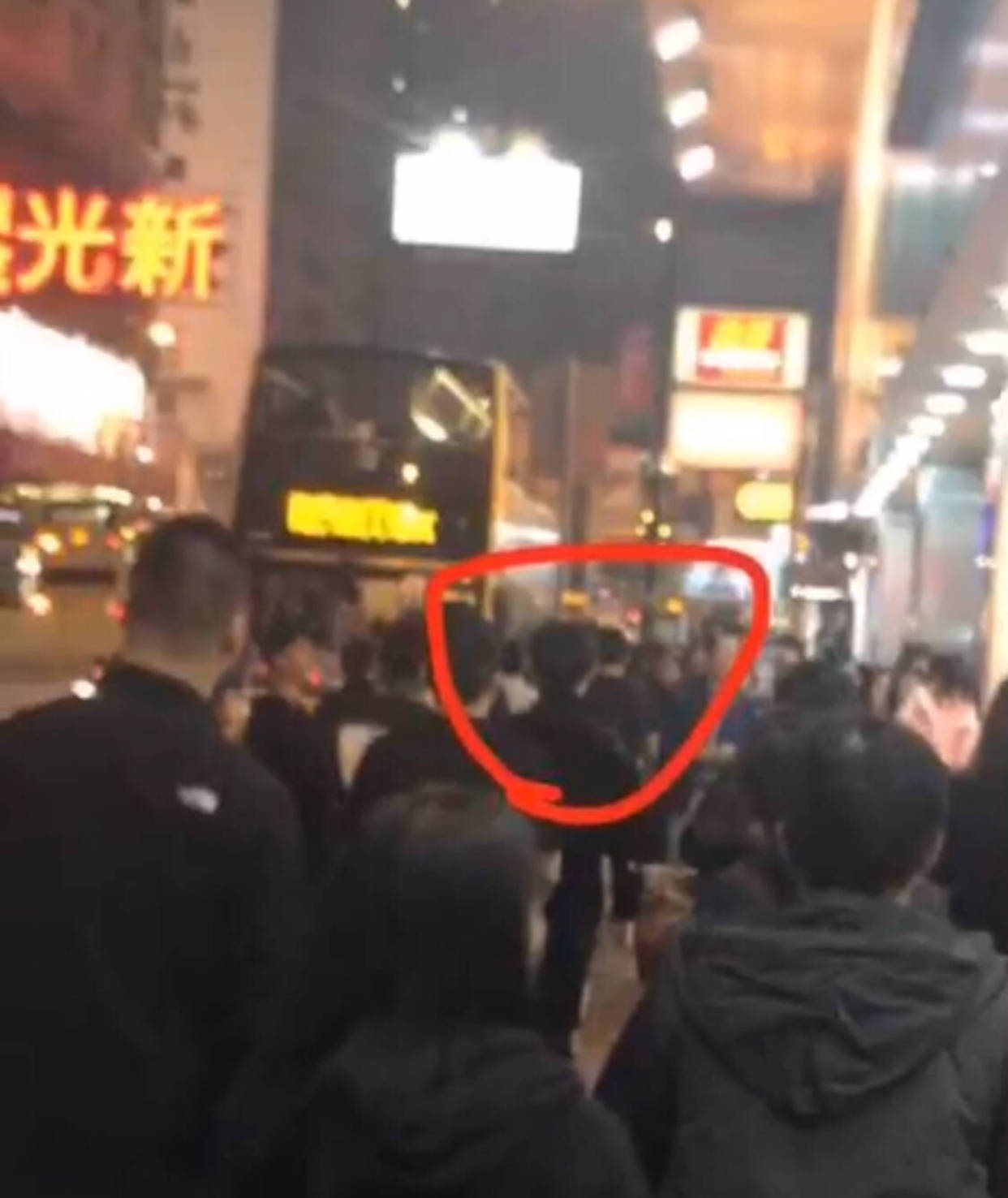 易烊千玺和香港资深演员见面,易烊千玺在香港优秀吗