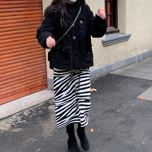 毛衣下摆宽松搭配什么裙子,大毛衣加半裙的搭配洋气好看