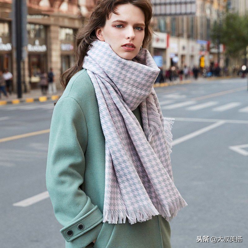 穿大衣冬季长款围巾系法大全,冬季配羊毛大衣围巾系法大全