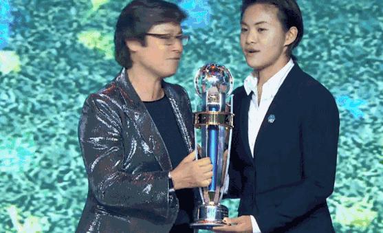 王霜当选亚洲足球小姐比肩孙雯,武汉骄傲王霜