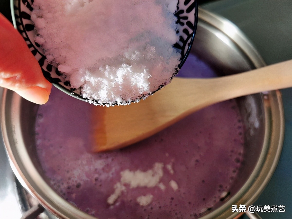 春风轻拂，落下一地金黄，拾掇后的甜品，松花粉双紫布丁