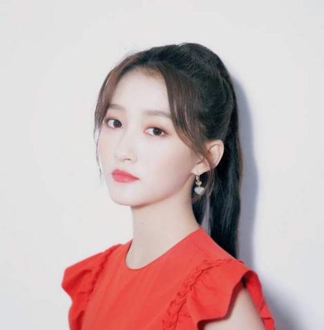 “空气刘海”退位了，今年流行这4种刘海，关晓彤、昆凌都上头了