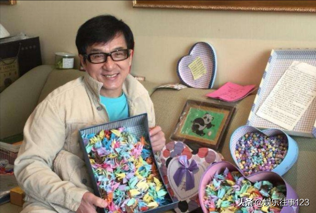 成龙在娱乐圈的地位和影响,成龙为什么在娱乐圈地位一直很高