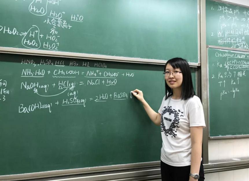 教师与公务员哪个好,教师跟公务员哪个更好