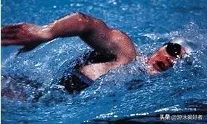 蝶泳和自由泳哪个游得快,自由泳手怎么摆动才游得快