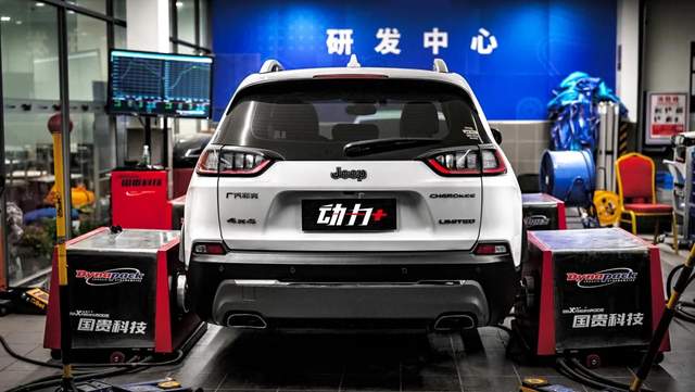 吉普自由光2.0t变速箱油,吉普自由光2.0t动力