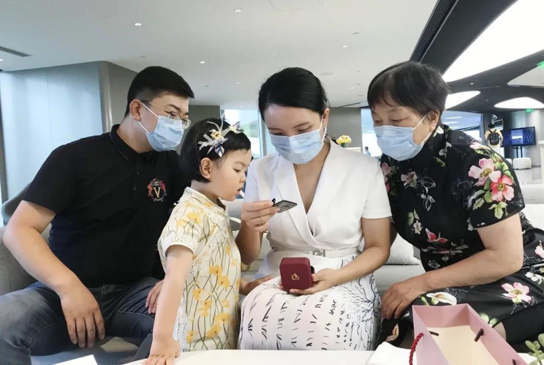 是谁，瞬间爱上伊莉丝